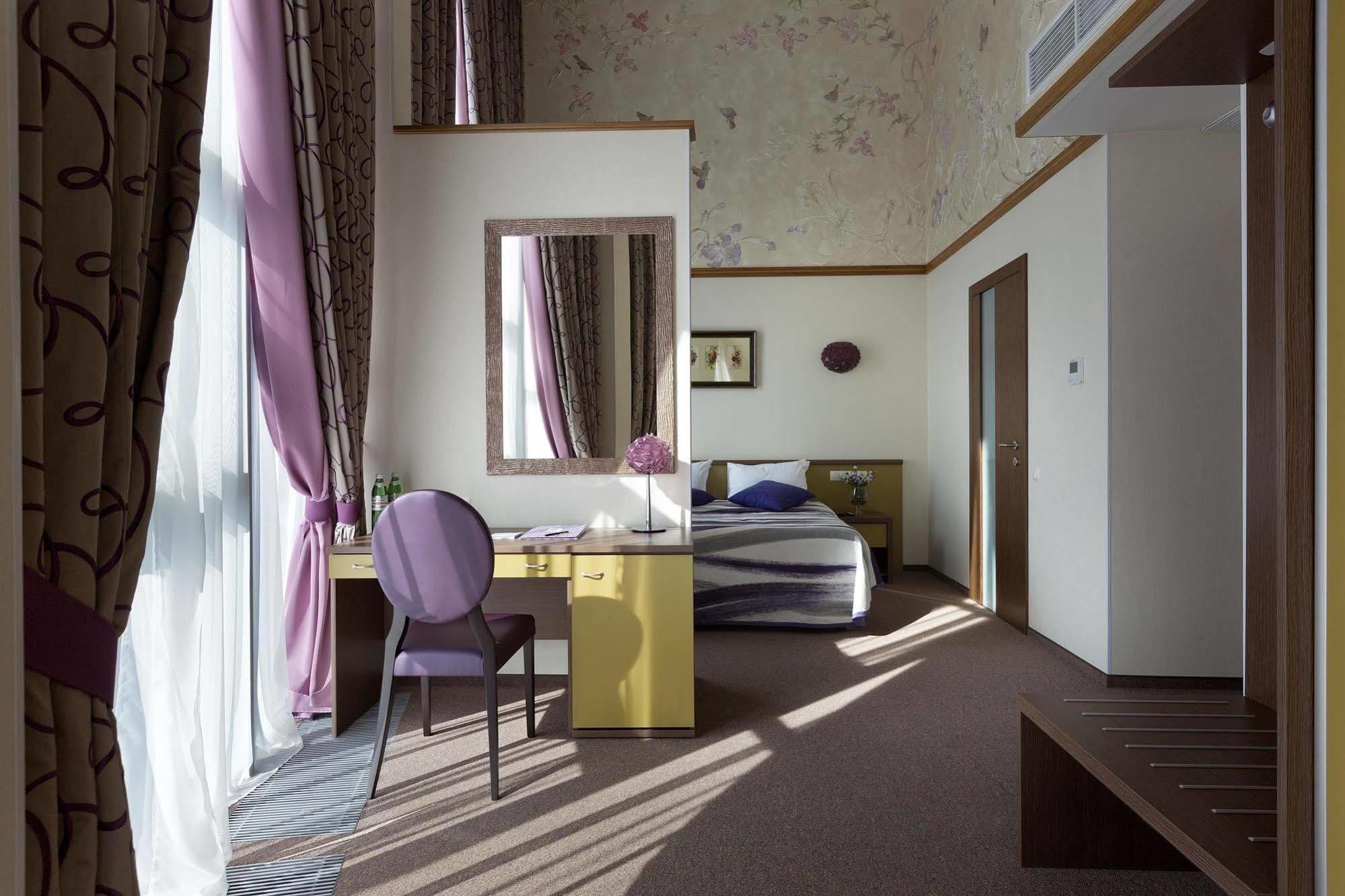 Iris Art Hotel Harkiv Exterior foto