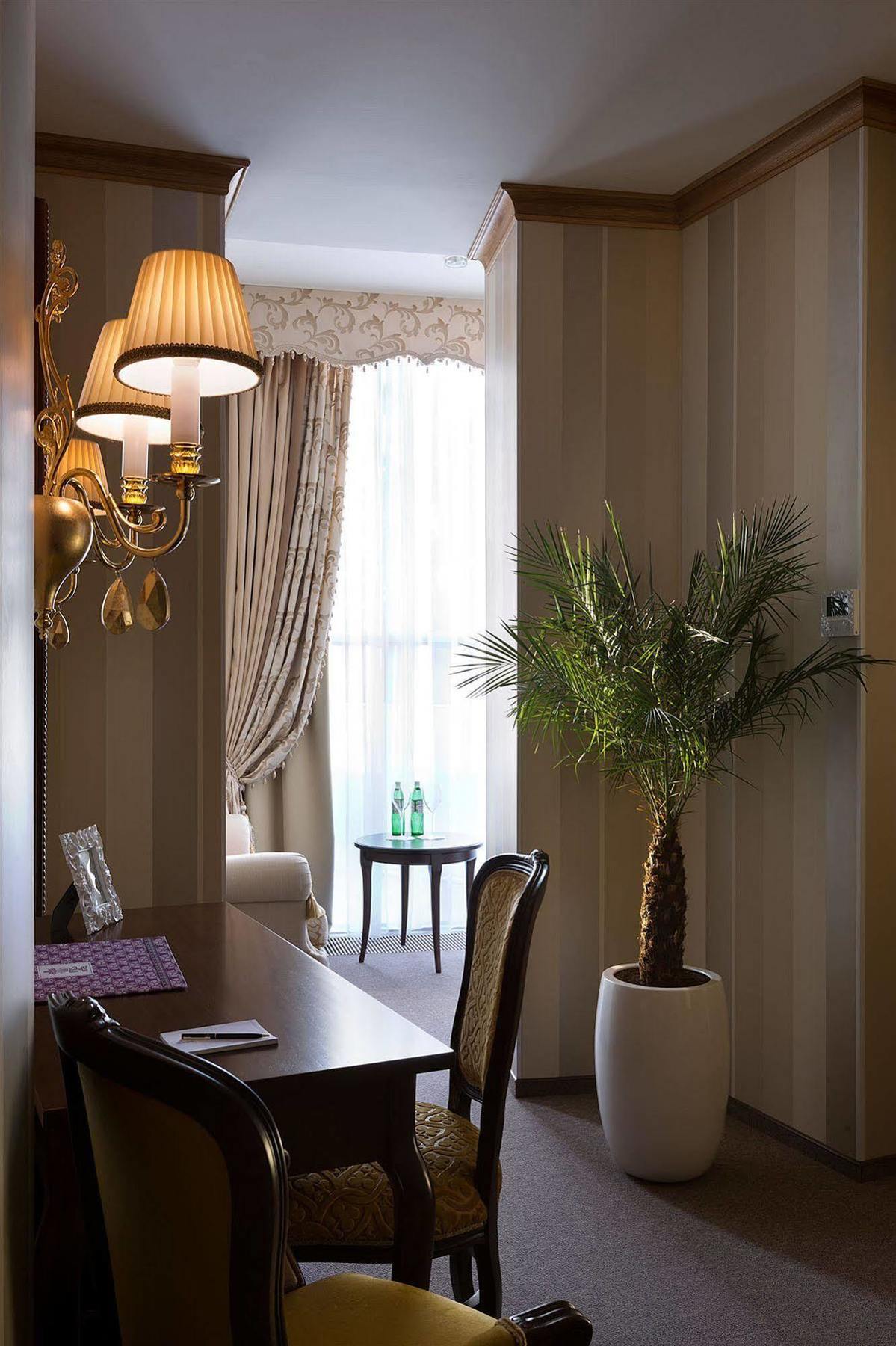 Iris Art Hotel Harkiv Exterior foto