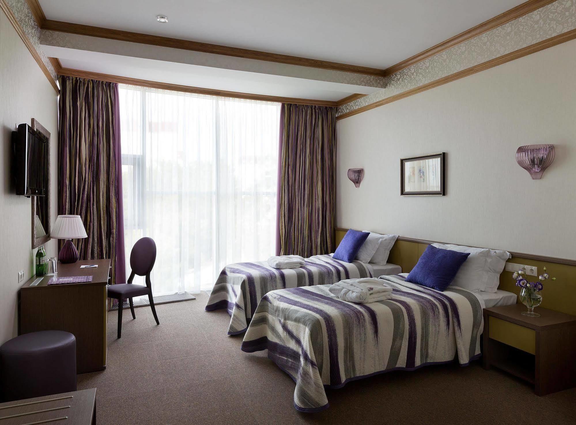 Iris Art Hotel Harkiv Exterior foto