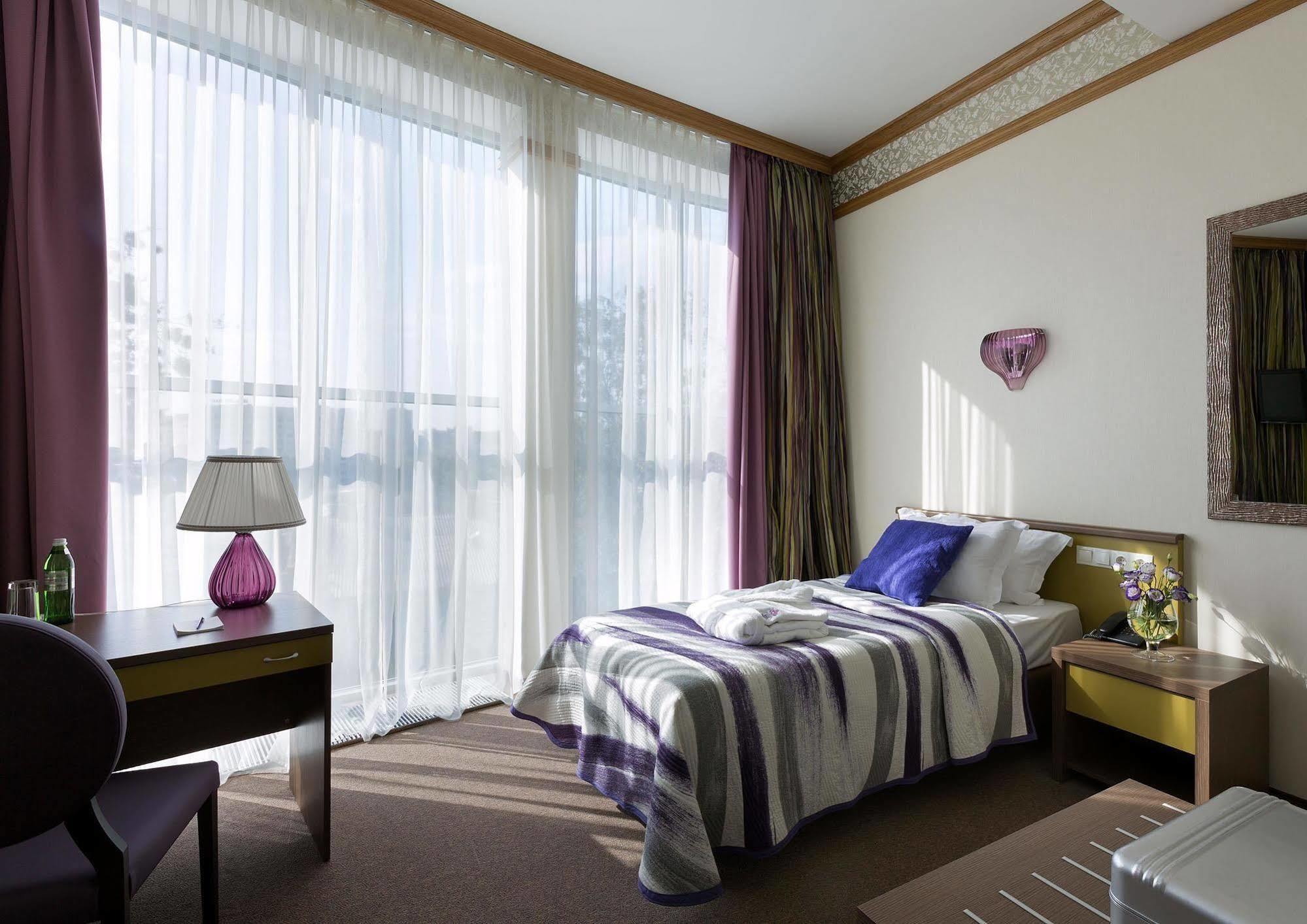 Iris Art Hotel Harkiv Exterior foto