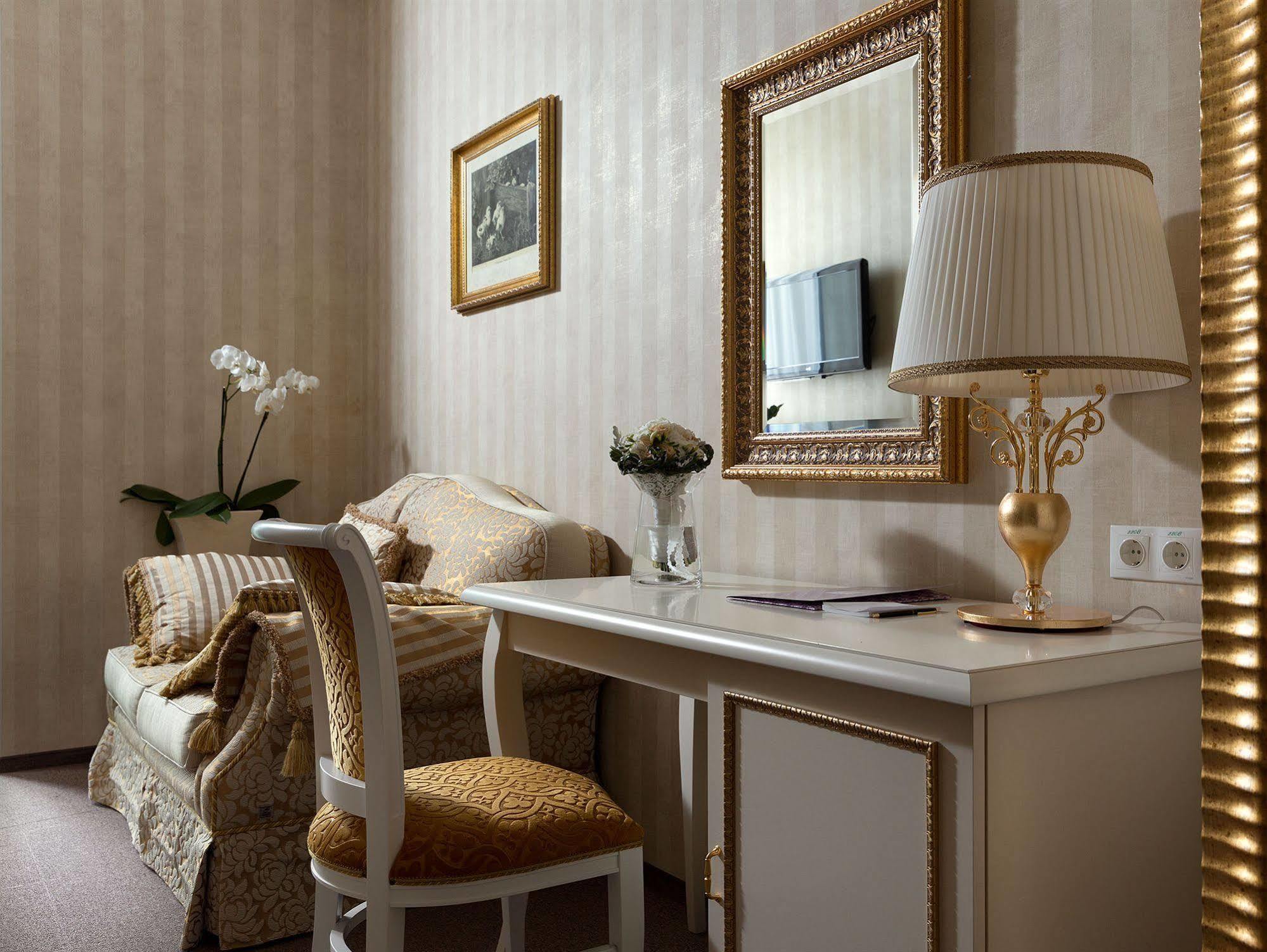 Iris Art Hotel Harkiv Exterior foto